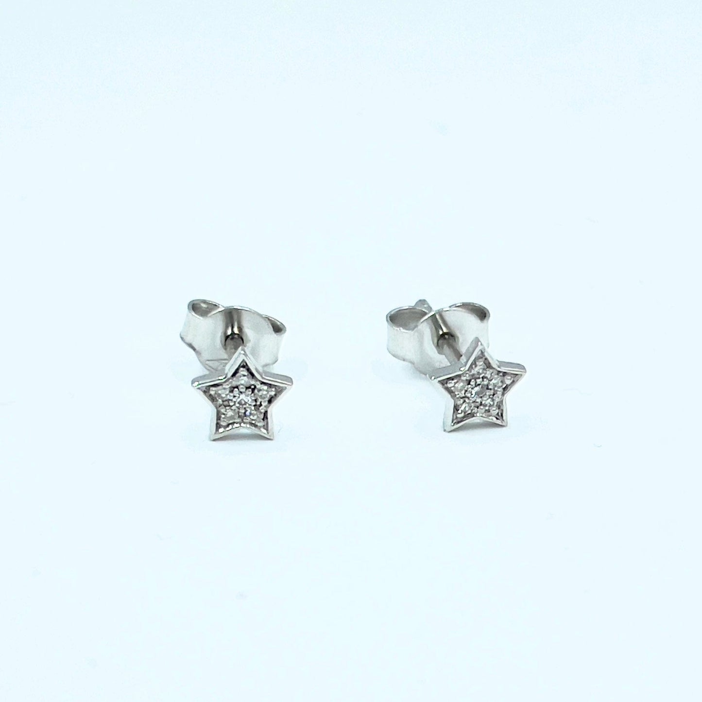 18k white gold and diamond star studs chanel setting - أقراط - Luxury Diamond Jewelry shop Dubai - SABA DIAMONDS