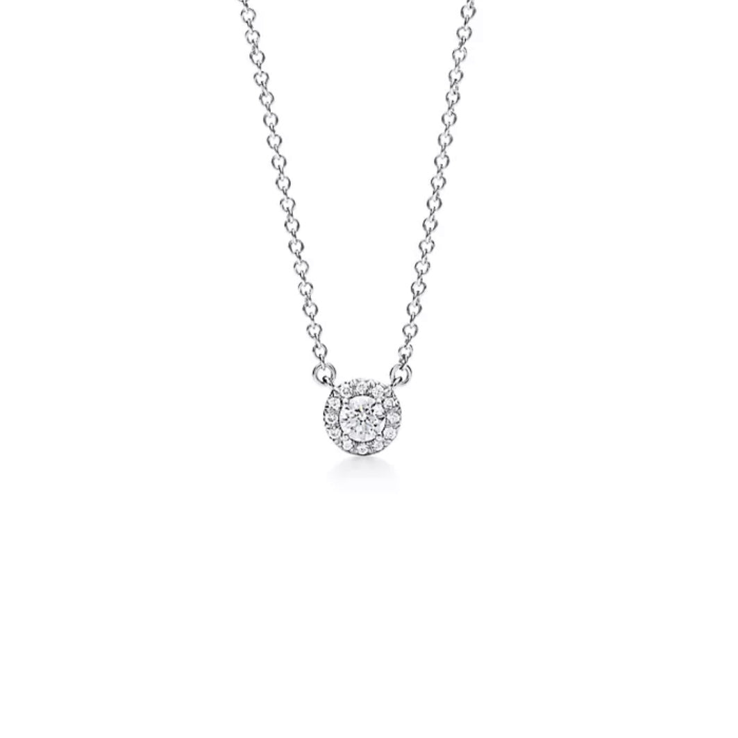 What Carat Diamond Should I Get for a Pendant?