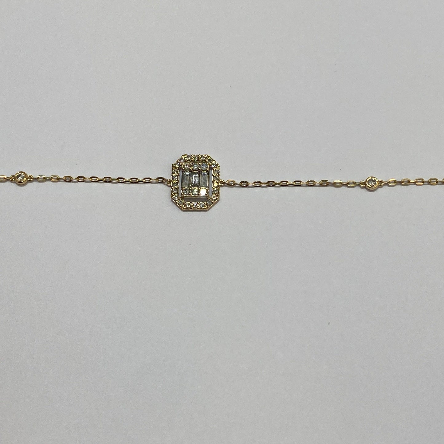 yellow gold halo and round diamond baguette cluster bracelet  - إسورة